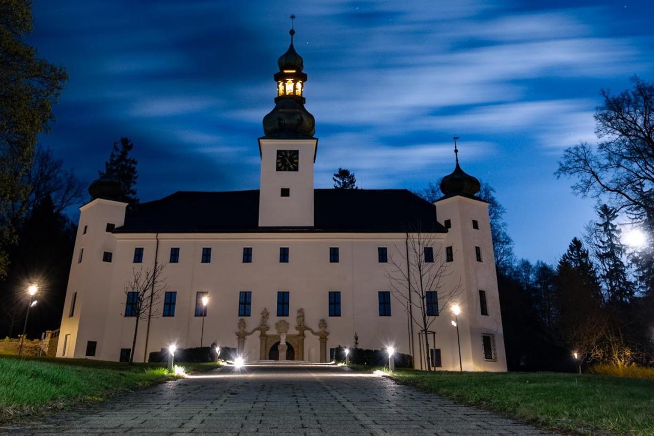 Zamek Trest Hotel Buitenkant foto