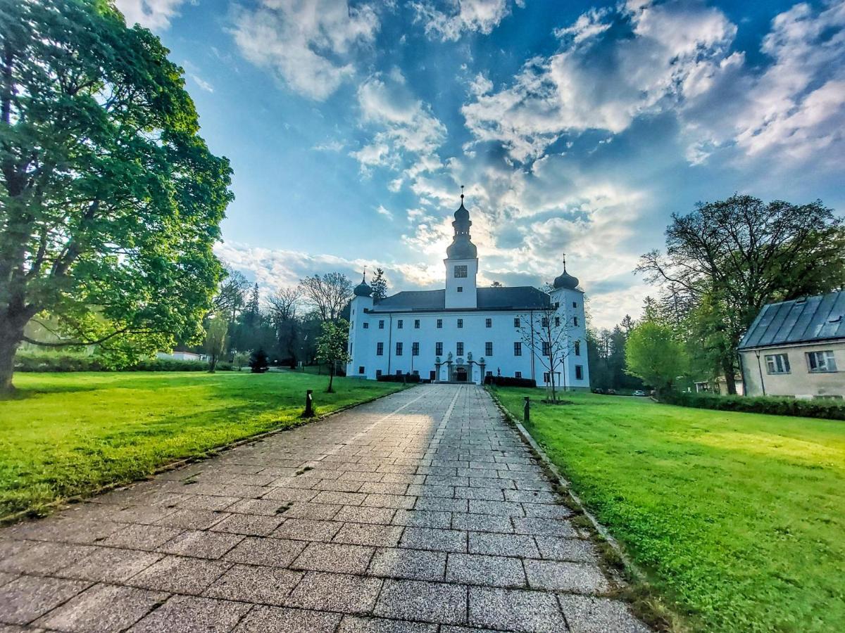 Zamek Trest Hotel Buitenkant foto