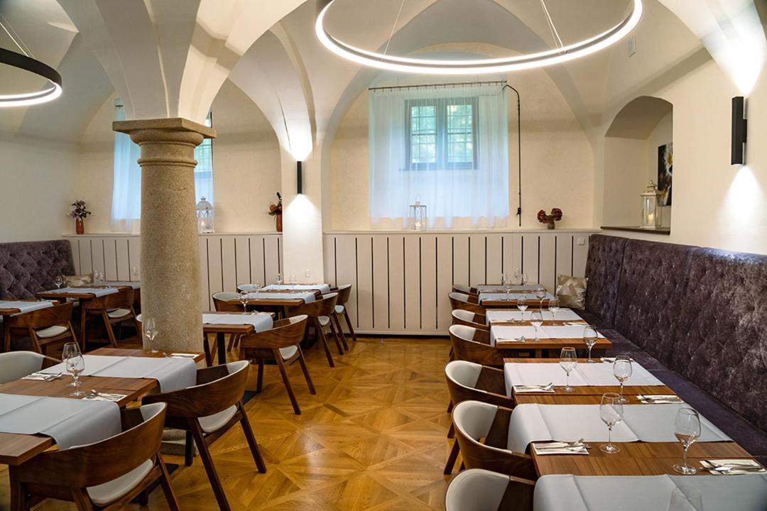 Zamek Trest Hotel Buitenkant foto